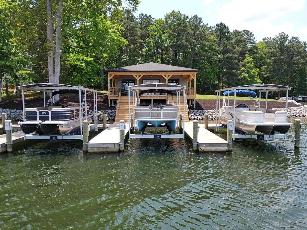 Vertical hydraulic boat lift and PWC lift options on a dock
