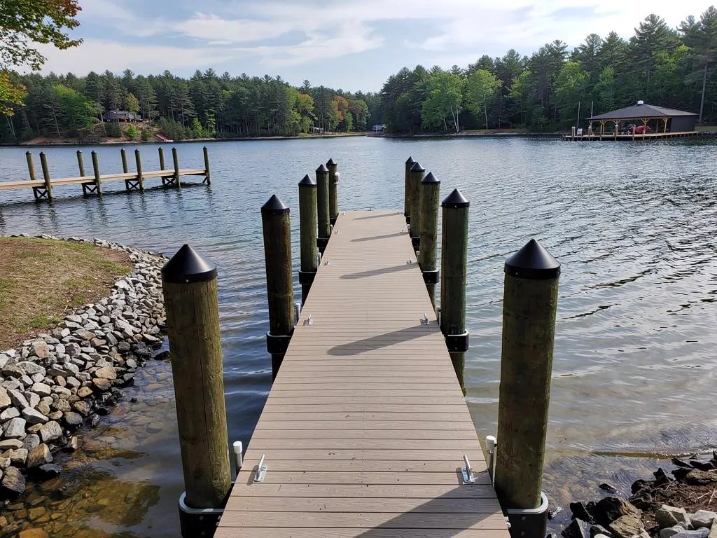 How Does Water Level Fluctuation Affect Dock Building on the Southern Side